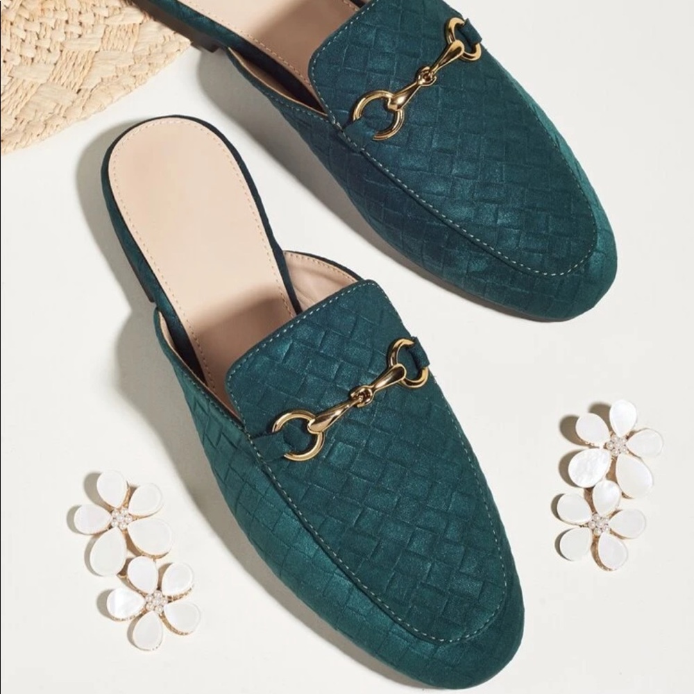 Snaffle Decor Woven Pattern Loafers